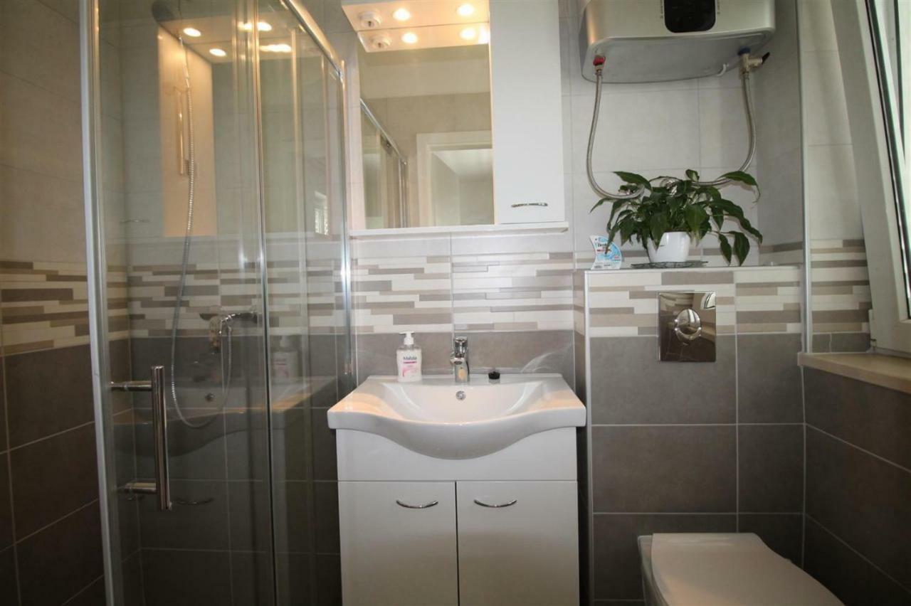 Private Accommodation Carevic Dubrovnik Exterior photo