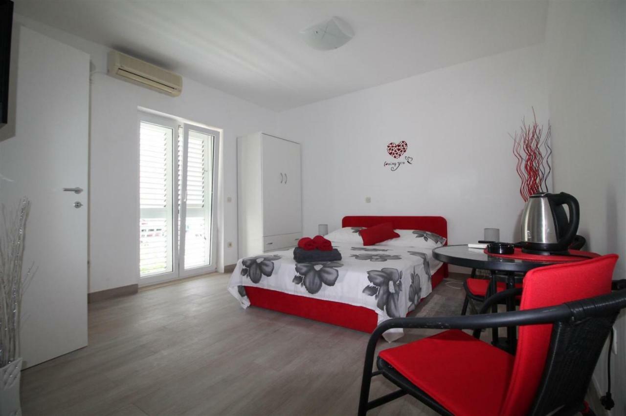 Private Accommodation Carevic Dubrovnik Exterior photo